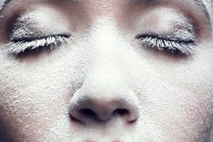Как ухаживать за кожей зимой: советы экспертов